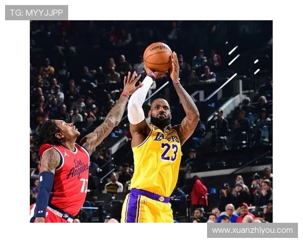 詹姆斯复出带队大胜湖人迎来连胜 火箭新秀表现亮眼引关注